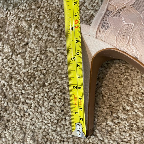 Pink lace heeled sandals - Picture 5 of 5